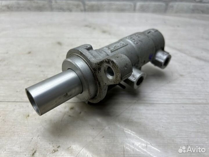 Главный тормозной цилиндр Ford Transit 8