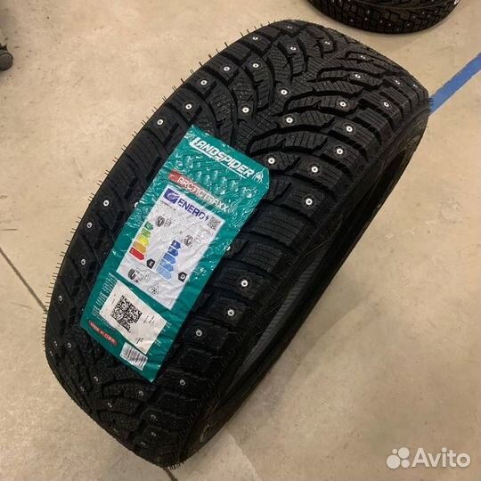 Landspider Arctictraxx 255/45 R19 104V