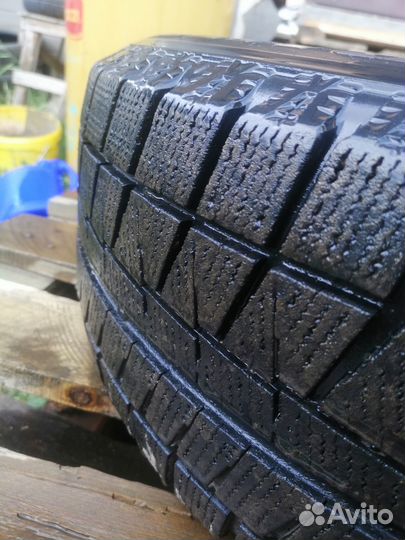 Bridgestone Blizzak Revo GZ 215/65 R16 98S