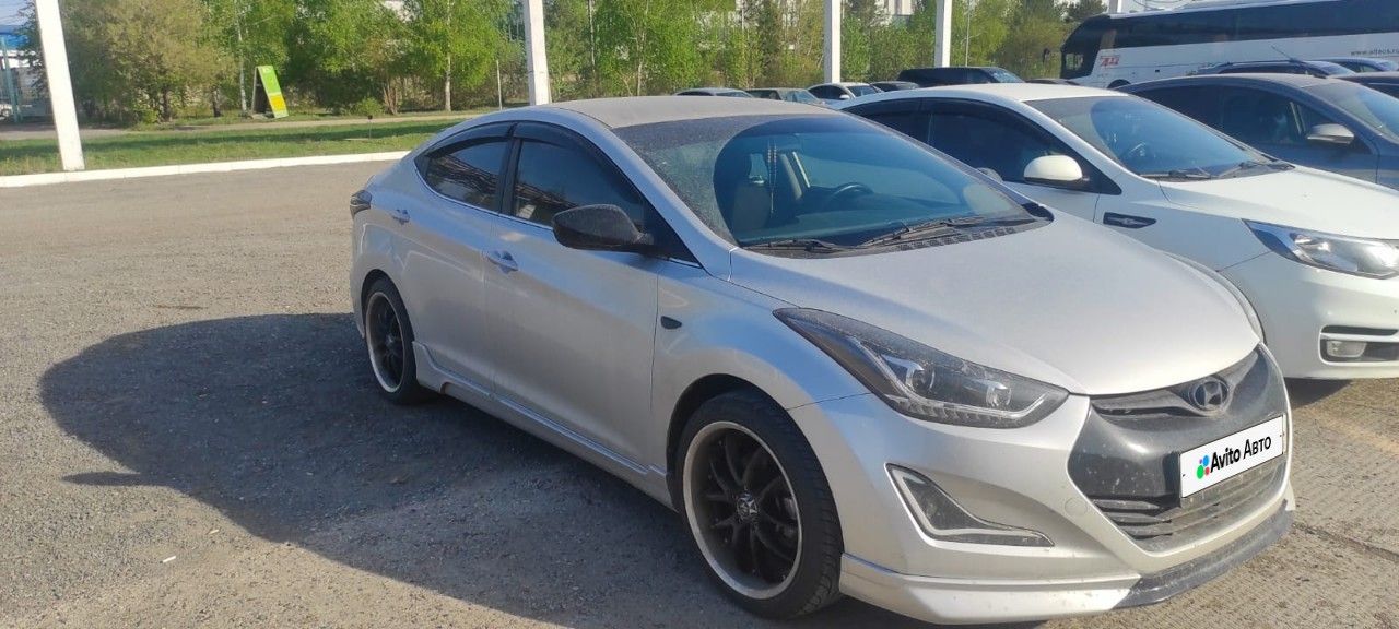 Hyundai Elantra: фото владельца