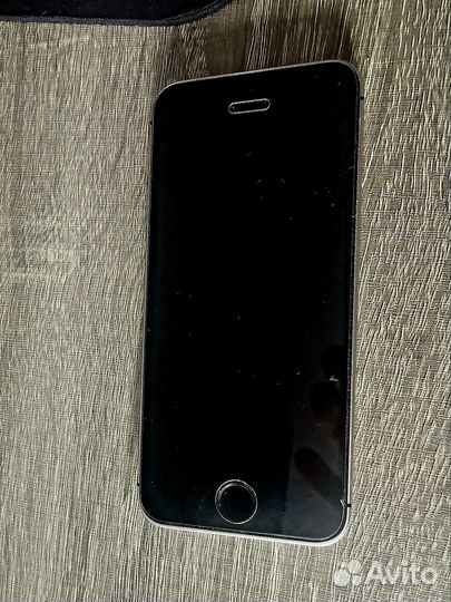 Телефон iPhone se 2016
