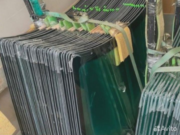 Стекло лобовое нижнее JCB