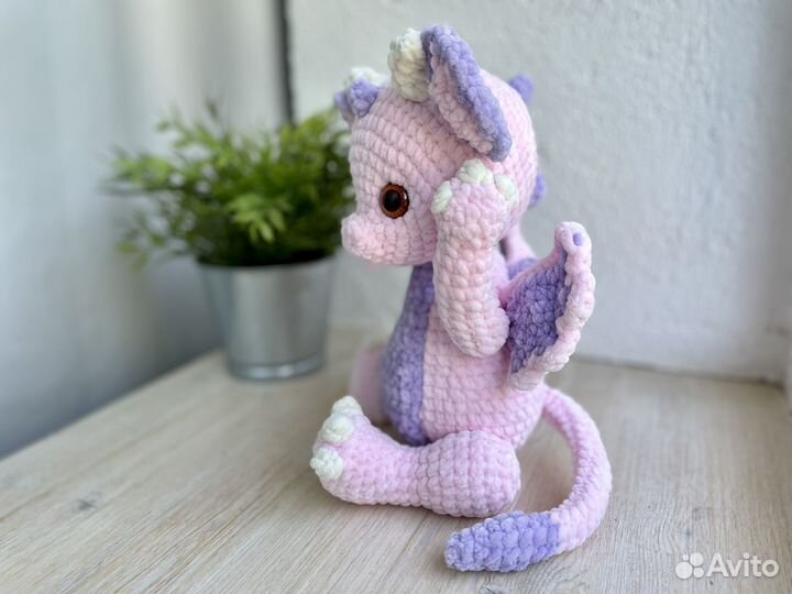 Плюшевый вязаный дракончик