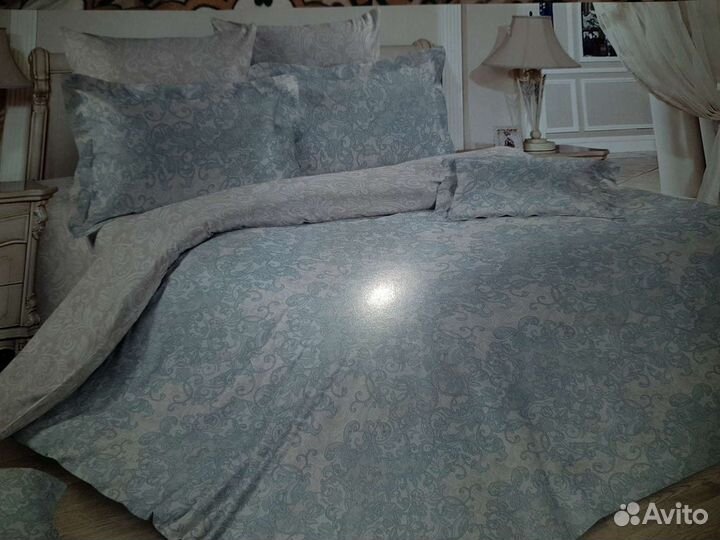 Пледы и подушки