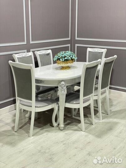 Кухонный стол и стулья новые