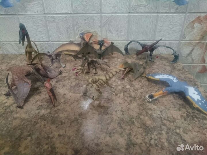 Фигурки динозавров