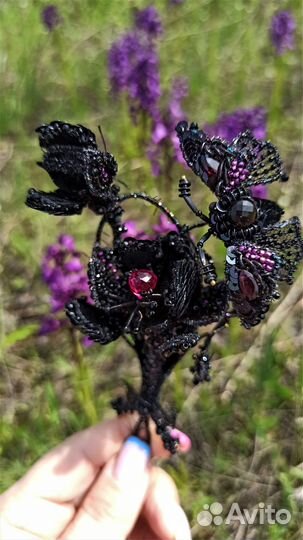 Кулон и брошь Черная Магнолия с самоцветами