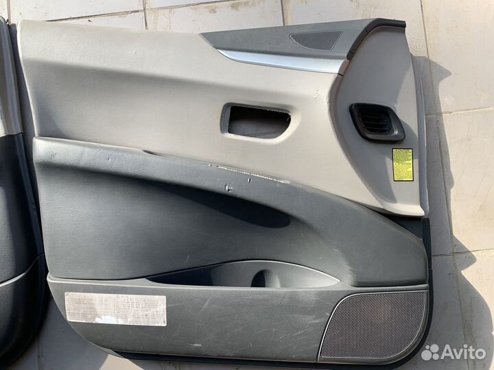 Передние дверные карты Subaru Tribeca