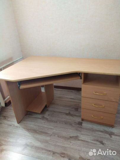 Компьютерный стол угловой