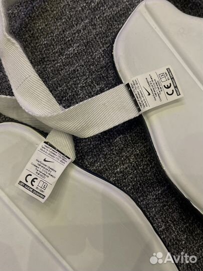 Белые Футбольные щитки Nike оригинал