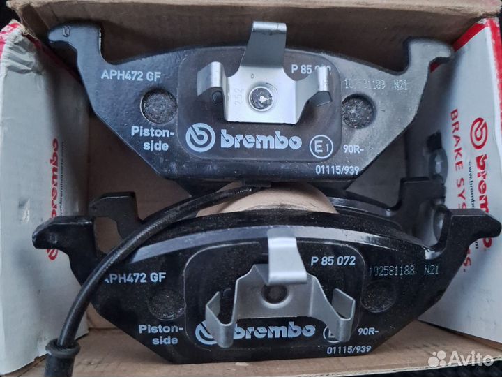 Колодки тормозные Brembo передние P85072