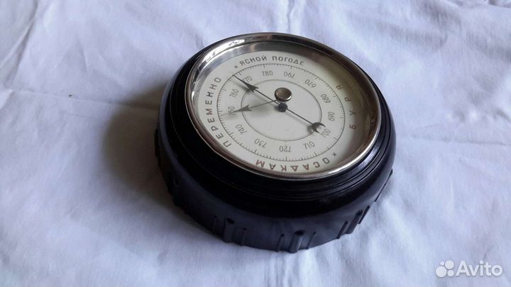 Барометр настенный