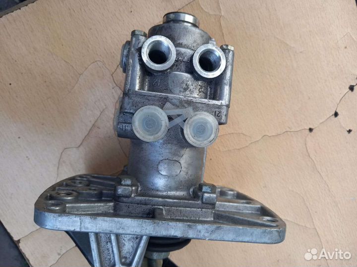 Тормозной кран на камаз