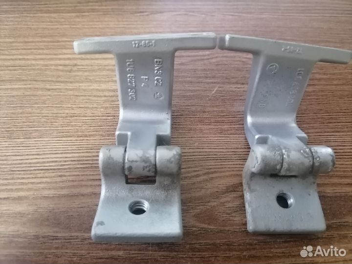 Петля крышки багажника Skoda Octavia Tour лифтбэк