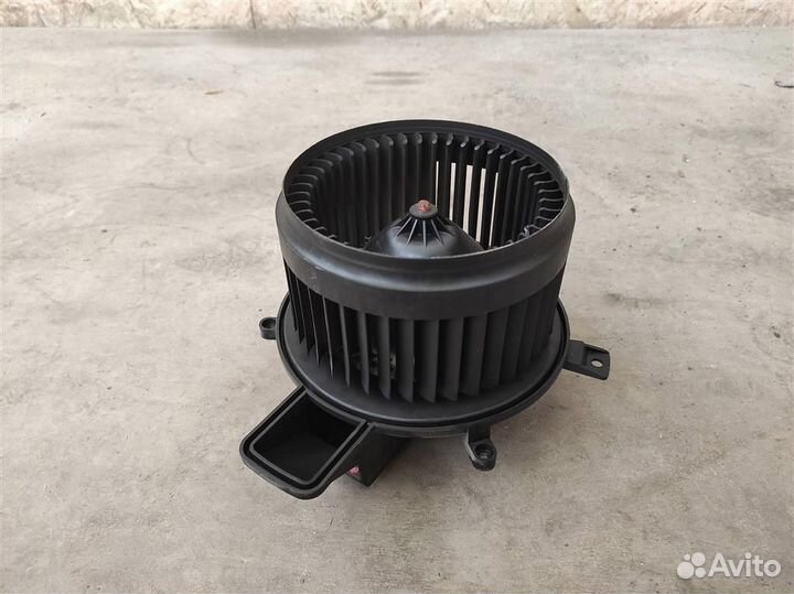 Моторчик вентилятора Jeep Grand Cherokee WK2