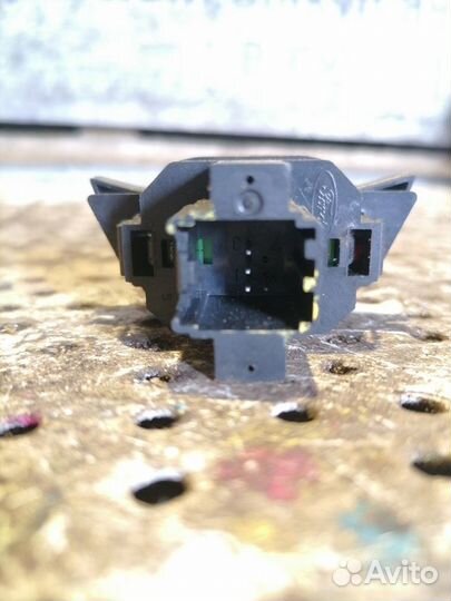 Кнопка аварийной сигнализации Ford Transit (8) 201