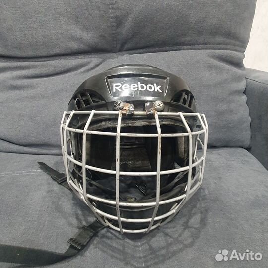 Хоккейный шлем