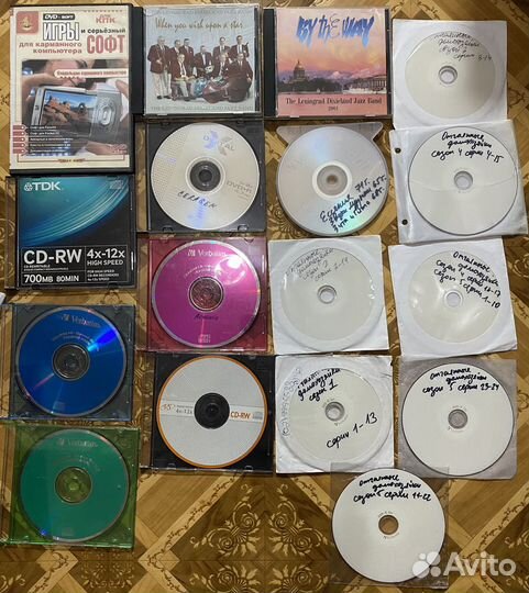 Dvd диски и vhs кассета