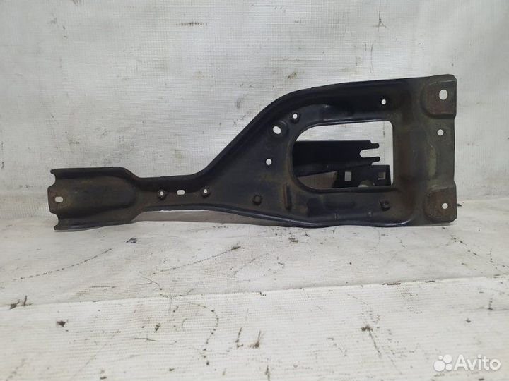 Кронштейн замка капота Mazda 626 седан 1997