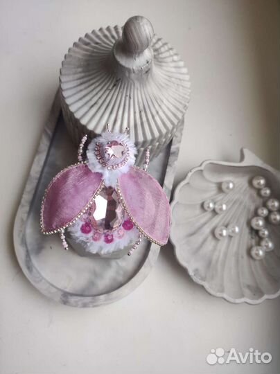 Брошь зимний жук