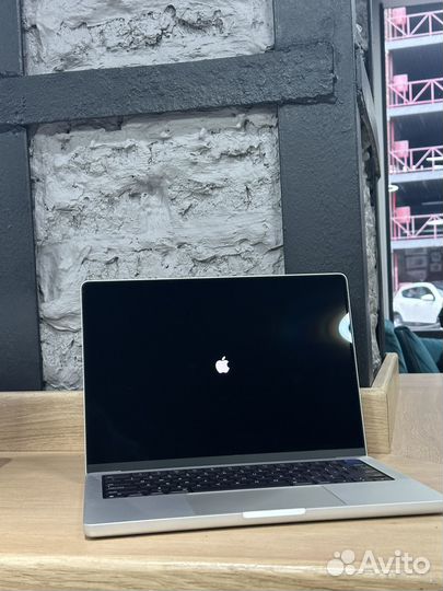 Apple Macbook Pro 14 M2 Max 8TB 96GB