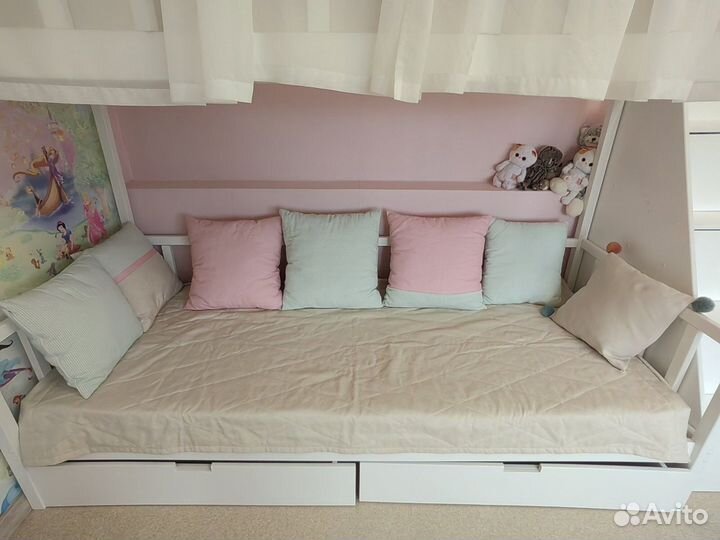 Кровать - домик двухьярусная из бука