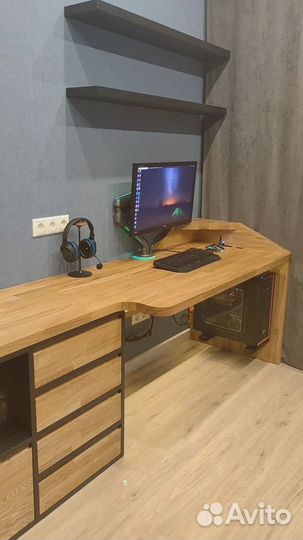 Письменный стол