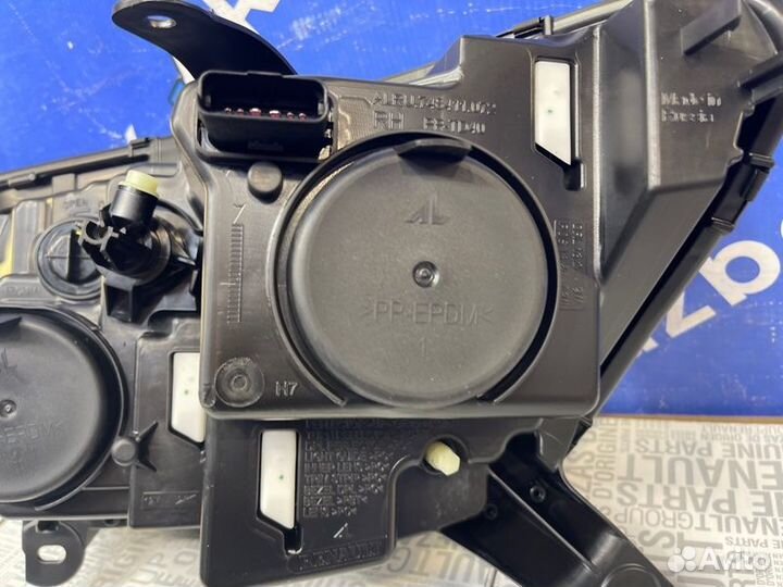 Фара правая Renault Sandero Logan Stepway 2