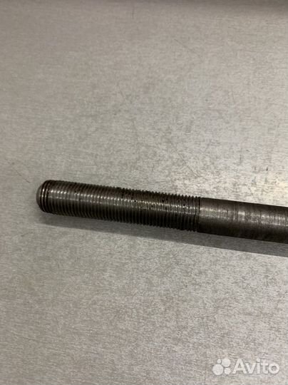 Шпилька L 215мм М18х2,5х50/М16х1,5х75