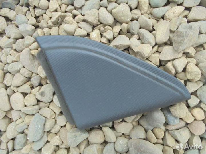 Уголок двери правый Toyota Corolla Fielder NZE124