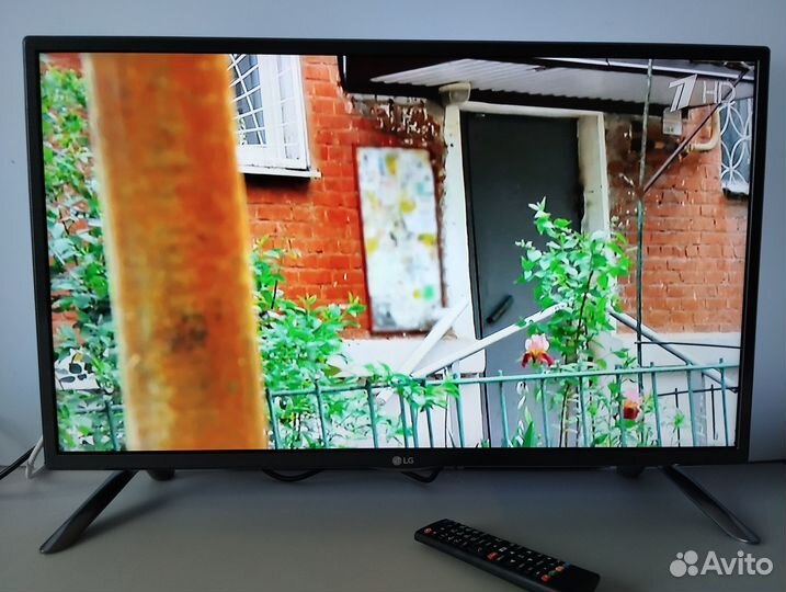 Телевизор ЖК LG32LF580U 32