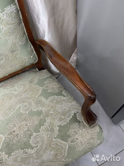 Старинный диван