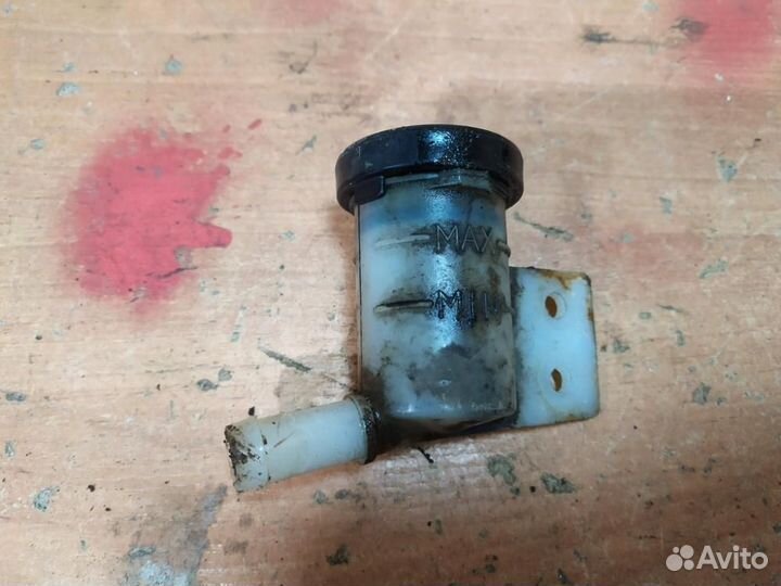 Бачок главного цилиндра сцепления Nissan Almera N1