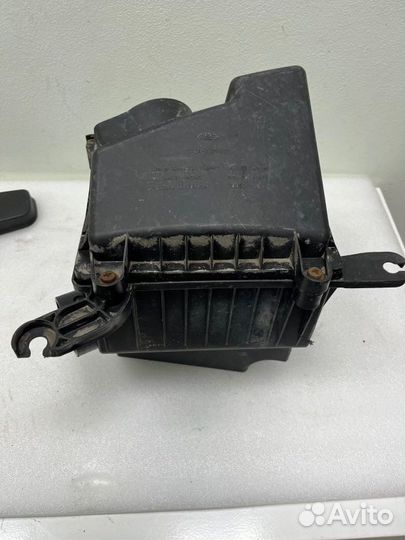 Корпус воздушного фильтра передний левый Ваз