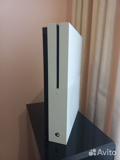 Продаю xbox one s 1tb