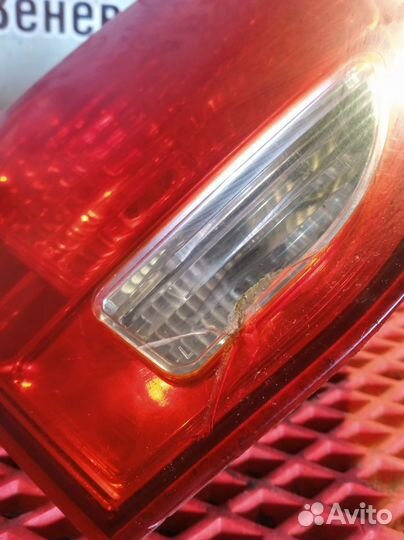 Фонарь задний левый Hyundai Elantra