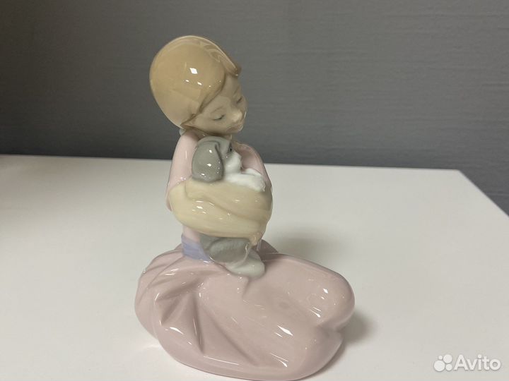 Статуэтка фарфор