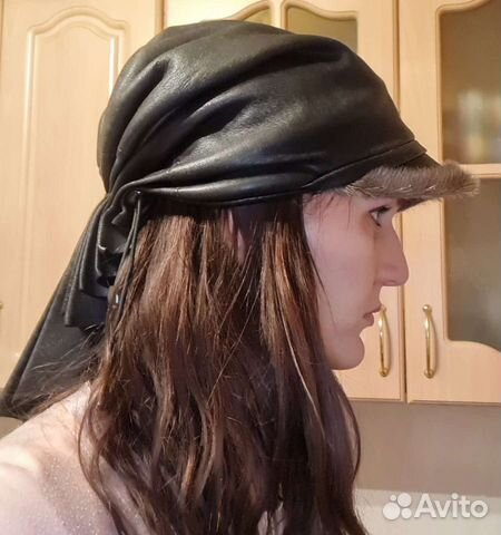 Кепка кожаная женская