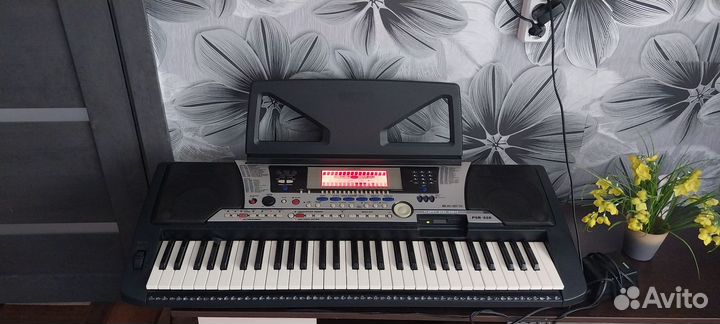 Продам синтезатор yamaha PSR 550