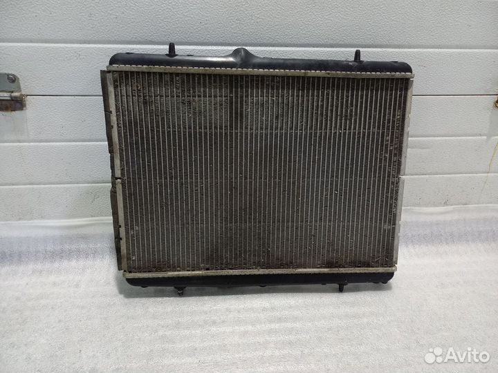 Радиатор охлаждения двс Citroen C3 Picasso 1