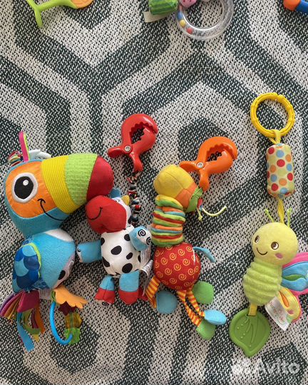 Пакет фирменных игрушек для малыша
