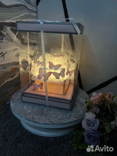 Букет из бабочек в прозрачной коробке