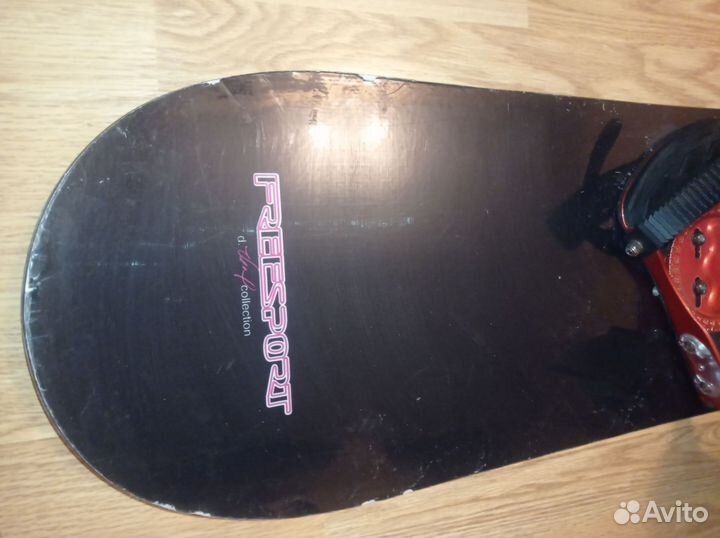 Сноуборд с креплением и ботинками