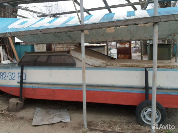 Катер моторный