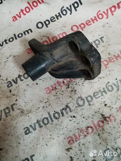 Кронштейн двигателя передний правый Kia Rio 3