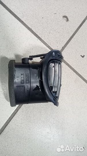 Дефлектор обдува салона правый Пежо 206 седан