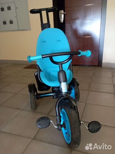 Детский трехколесный велосипед с управлением