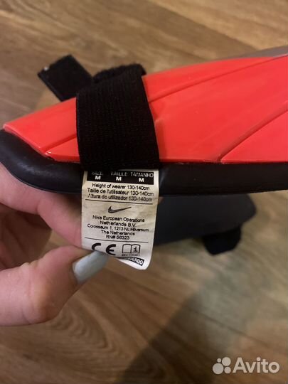 Футбольные щитки Nike