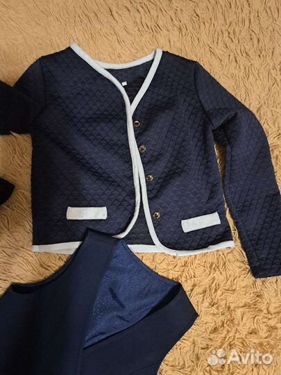 Школьная форма для девочки б/у темно-синяя. 38-40