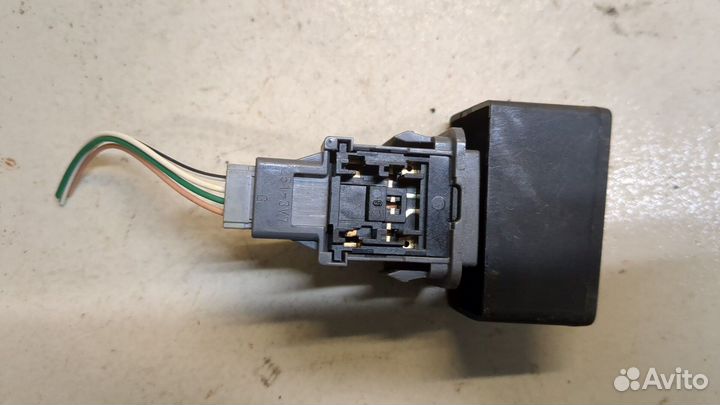 Кнопка аварийки Pontiac Vibe 2